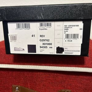 Authentic Channel Espadrilles Lamb Skin shoes are in excellent condition 9.5/10